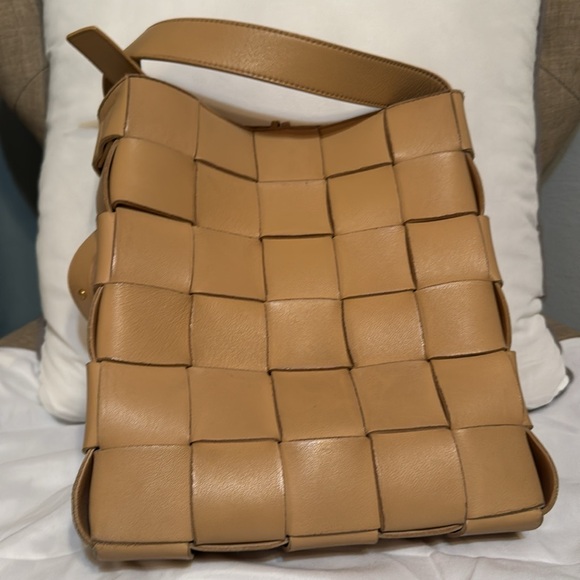 Bottega Veneta Cassette Crossbody with adjustable strap and dust bag - Picture 4 of 5